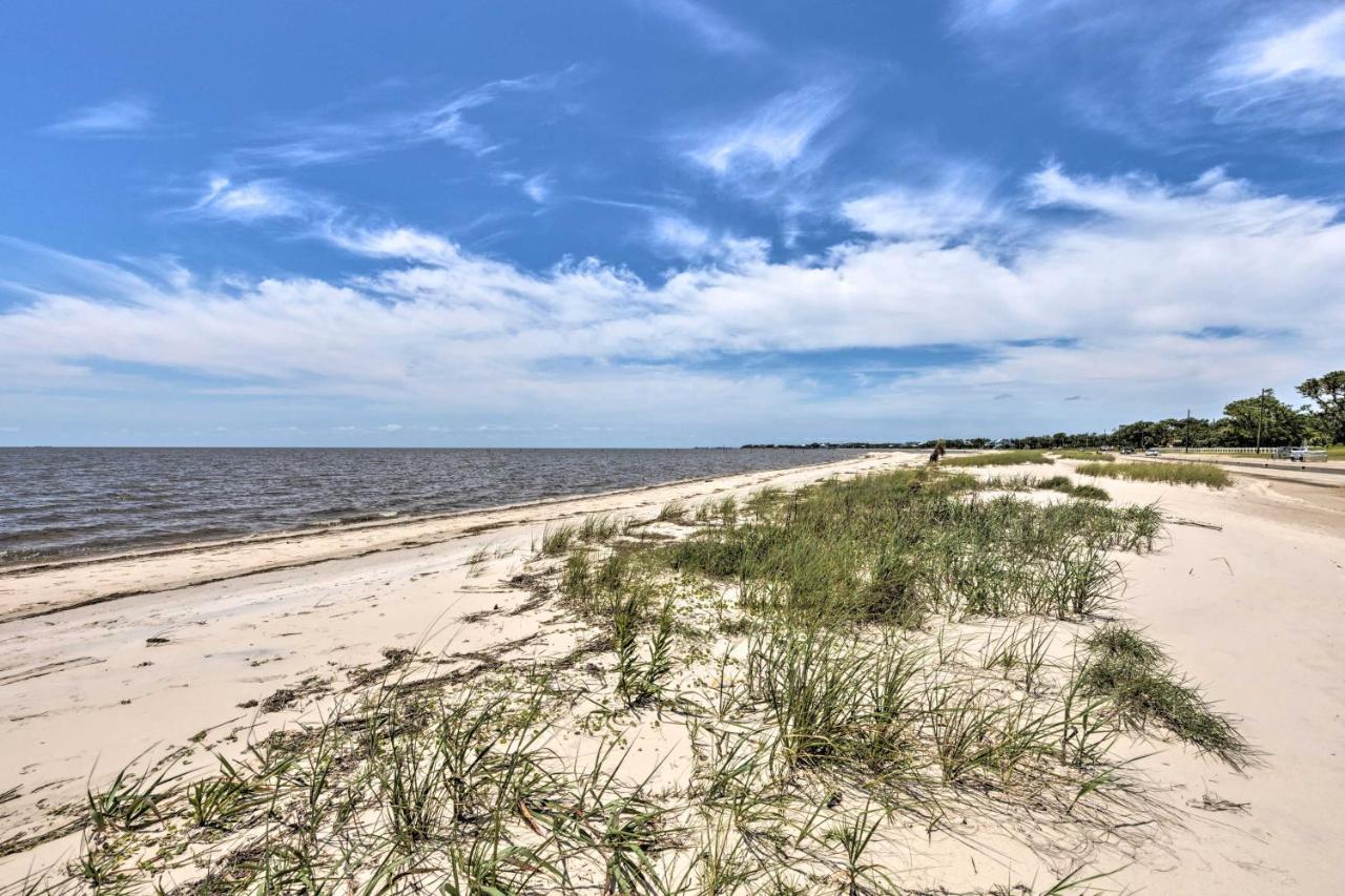 Coastal Waveland House Half Block To Pub Beach Exterior photo